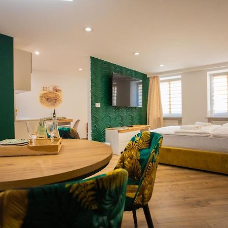 Apartament Ksiazecy Gold Klimatyzacja โบเลสวาเวียส ภายนอก รูปภาพ