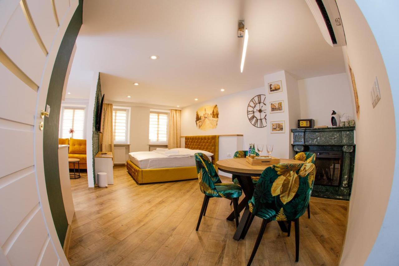 Apartament Ksiazecy Gold Klimatyzacja โบเลสวาเวียส ภายนอก รูปภาพ