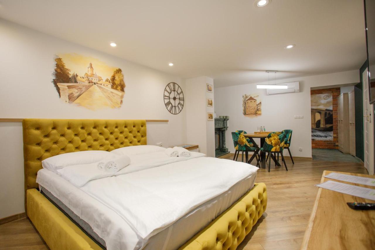Apartament Ksiazecy Gold Klimatyzacja โบเลสวาเวียส ภายนอก รูปภาพ