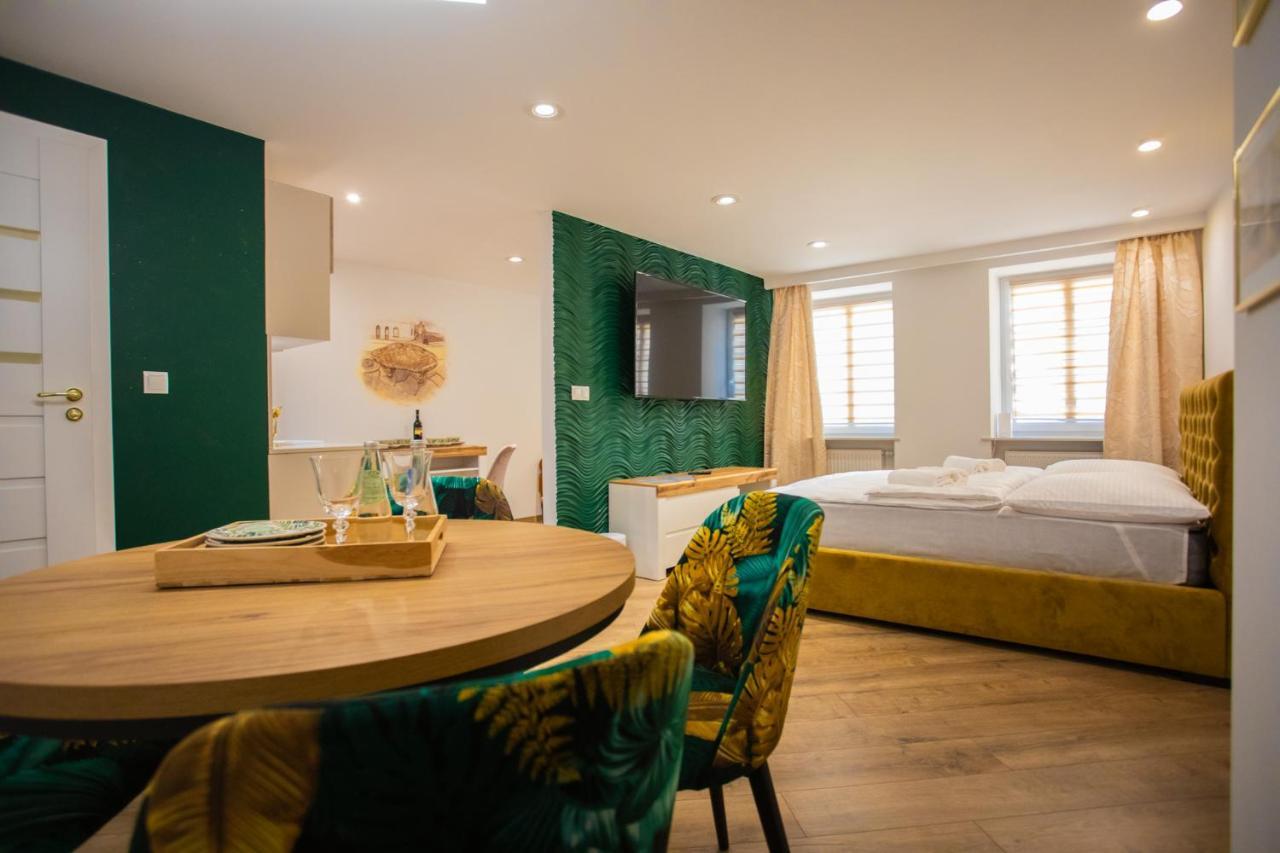 Apartament Ksiazecy Gold Klimatyzacja โบเลสวาเวียส ภายนอก รูปภาพ