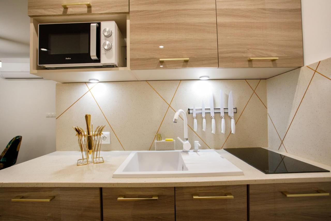 Apartament Ksiazecy Gold Klimatyzacja โบเลสวาเวียส ภายนอก รูปภาพ